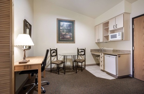 Hill City Hotel | Best Western Golden Spike Inn & Suites