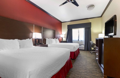 Center Hotel | Best Western Plus Classic Inn & Suites