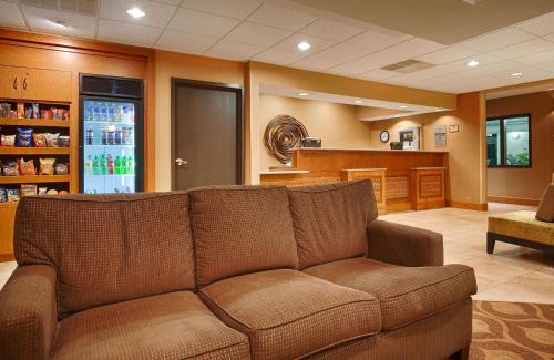 Mishawaka Hotel | Best Western Plus Mishawaka Inn