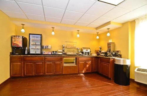 Alton Hotel | Best Western Plus Parkway Hotel