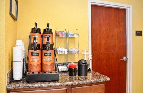 Alton Hotel | Best Western Plus Parkway Hotel