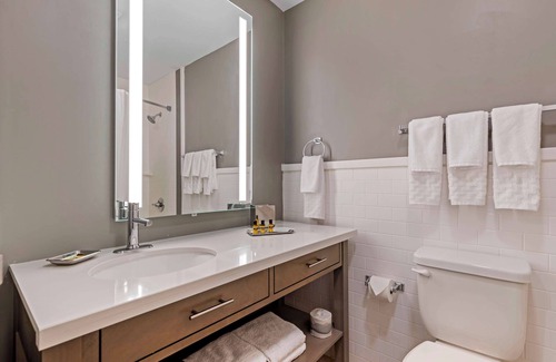 Waterloo Hotel | Best Western Plus Executive Residency Waterloo & Cedar Falls