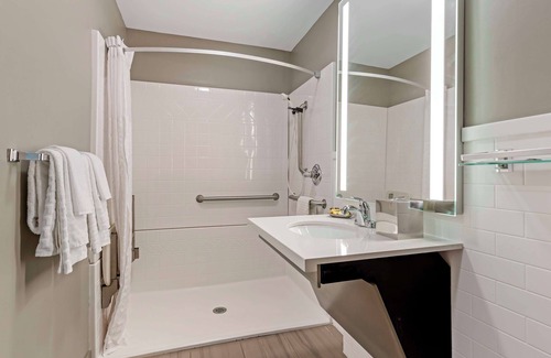 Waterloo Hotel | Best Western Plus Executive Residency Waterloo & Cedar Falls