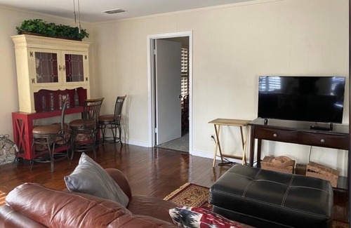 Tyler Casa | BestStays@Queen Bee Cozy for couples and small families