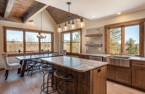 Bethel Casa | Bethel Escape:Sleeps 10,Hot Tub,GameRoom,Fire Pit