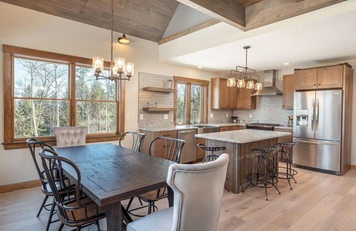 Bethel Casa | Bethel Escape:Sleeps 10,Hot Tub,GameRoom,Fire Pit