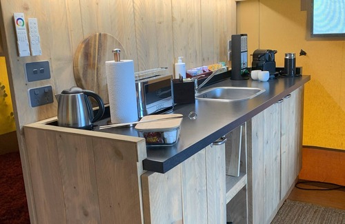 Waitakere Casa | Bethells Beach Glamping Retreat Perfect for couples to escape!