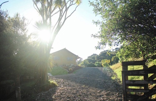 Waitakere Casa | Bethells Beach Glamping Retreat Perfect for couples to escape!