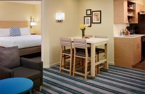 Monmouth Junction Complejo | Better Choice for Vacation! Pet-Friendly, w/ Seasonal Pool, Near Grover Park