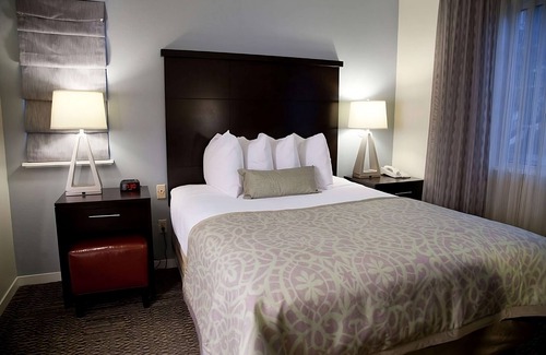 Sunnyvale Complejo | Better Choice for your Vacation! THREE Relaxing 2BR Suites, Swimming Pool!