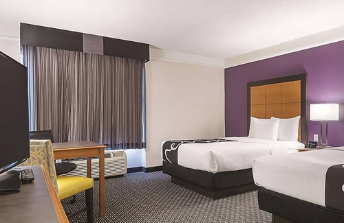 Guasti Hotel | Better Choice For Your Vacation! 3 Pet-friendly Units, Pool and Free Parking!