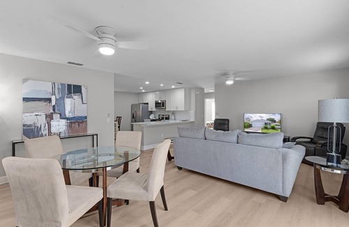 Alhambra Casa | BETTER THAN A 5 STAR HOTEL WITH GOLF CART IN THE VILLAGES TOTALLY REMODELED