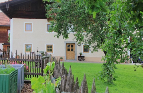 Teisendorf Apartamento | Bettina's vacation apartment with 3 bedrooms