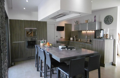 Sollies-Ville Casa | ENTRE CASSIS Y ST TROPEZ VILLA CON PISCINA CLIMATIZADA