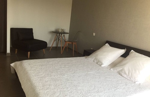 Pouzolles Casa | Entre pechs y vides. Cama y desayuno