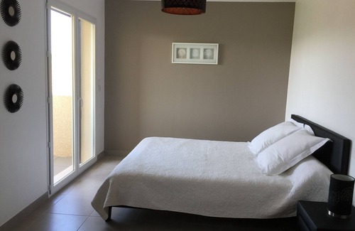 Pouzolles Casa | Entre pechs y vides. Cama y desayuno