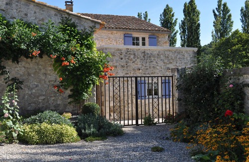 Lussan Casa | ENTRE PROVENCE Y ARDECHE CASA DE INVITADOS DE MAS CHAZEL CERCA DE UZES Y NÎMES