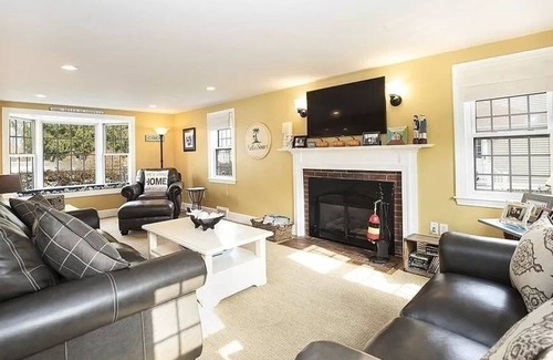Greenbush Casa | "Between the Cliffs" Beach Getaway -