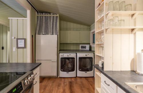 Warren Casa | Between the Pines