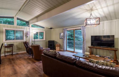 Warren Casa | Between the Pines