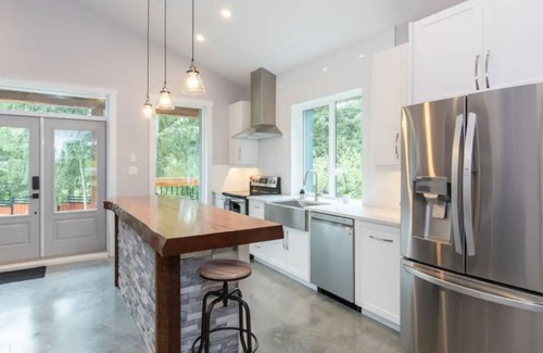 Regional District of Nanaimo Casa | “Between Two Lakes”. New 2 Bedroom Entire Home! (Sleeps 6).