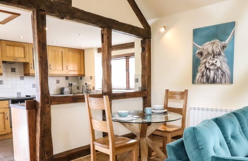 Newtown Cabaña | Beudy Bach - Holiday Cottage with Hot Tub sleeping 2 guests