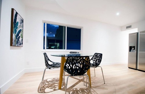 Eastern Shores Condominio | Casa Canal - 4 · Beautiful apart close to beach & shops w/parking
