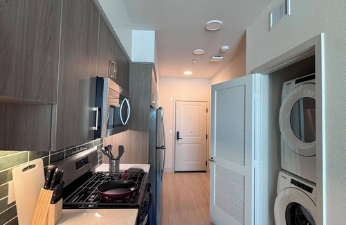 Midway District Apartamento | Bevel Apartments: Stylish 1-Bedroom with AC & Fitness Center in Prime Point Loma