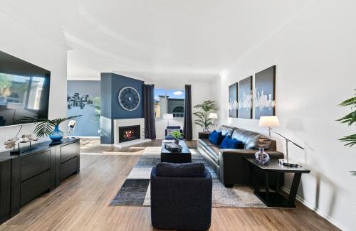 Beverly Grove Apartamento | Beverly Hills Penthouse 2 BR Apt with Parking 407