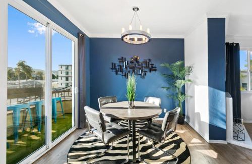 Beverly Grove Apartamento | Beverly Hills Penthouse 2 BR Apt with Parking 407