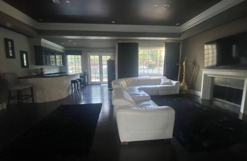 Sherman Oaks Casa | Beverly Hills Secure Gated Estate