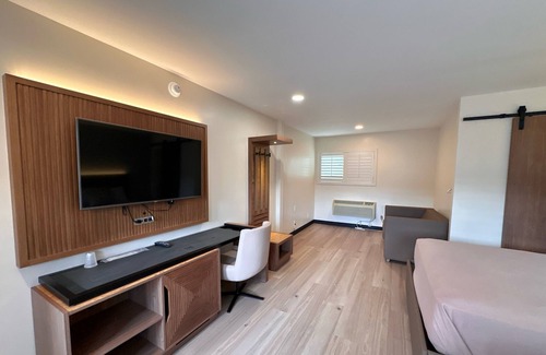 Fairfax District Hotel | Bevonshire Lodge Motel