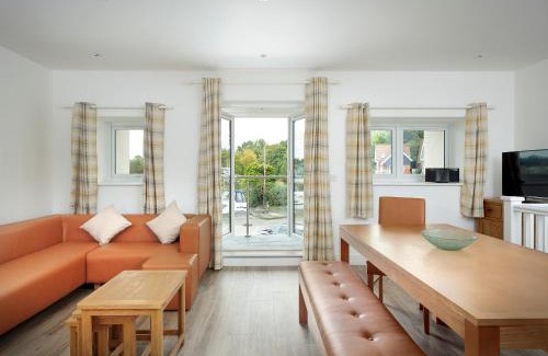 Wroxham Casa | Bewick Swan - Ukc2111