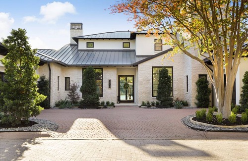 Watersedge Casa | Beyond WatersEdge: Gated Lakefront Retreat Near Stadium & Festivals