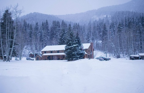 Pitkin County Casa | Beyul Retreat - Lodge Room - Queen Suite