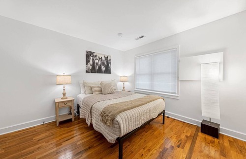 Bowling Green Condominio | BG's City Chic Condo - King Bed!