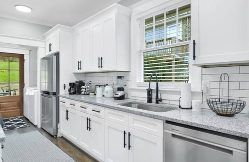 Norwood Casa | #BhamChic: Cama King con vista al parque: Cerca de Top Golf, BJCC y El centro
