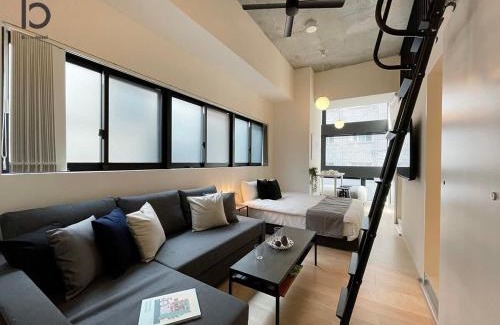 Hiroshima City Centre Apartamento | bHOTEL Nekoyard - Modern Loft Studio Steps from Peace Park