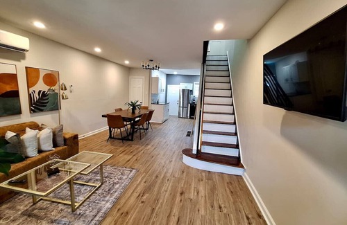 South Philadelphia West Apartamento | Bi-Level 3 BR plus Finished Basement | Sleeps 12