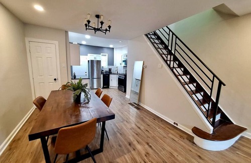 South Philadelphia West Apartamento | Bi-Level 3 BR plus Finished Basement | Sleeps 12