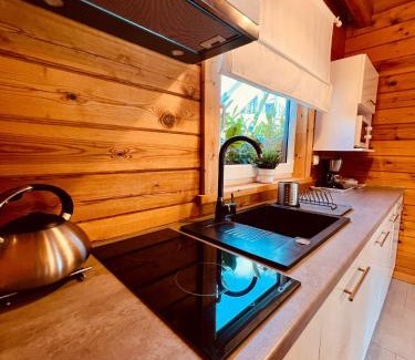 Rewal Cabina | Biale Domki Paula Rewal - Domki z klimatyzacja, w obiekcie Jacuzzi i darmowe Wifi!