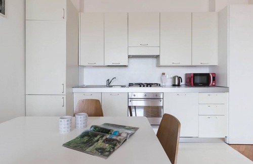 Porta Tenaglia Apartamento | Biancamano 2
