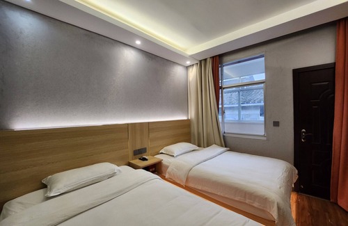 Fenghuang Hotel | Biancheng International Youth Hostel