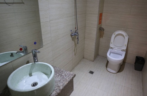 Fenghuang Hotel | Biancheng International Youth Hostel