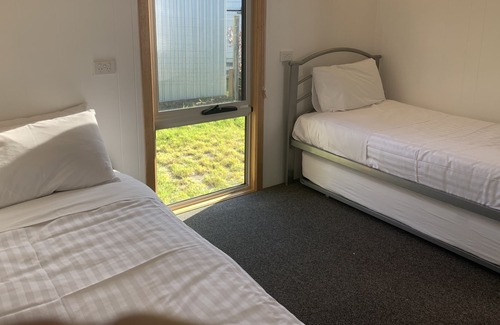 Bicheno Cabina | "Bicheno, Villa" - family accommodation close to everything