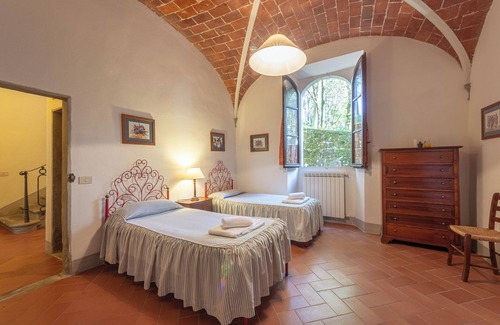 Reggello Otro | Bicocchi is an old Lodge Located Within the Park of the Villa