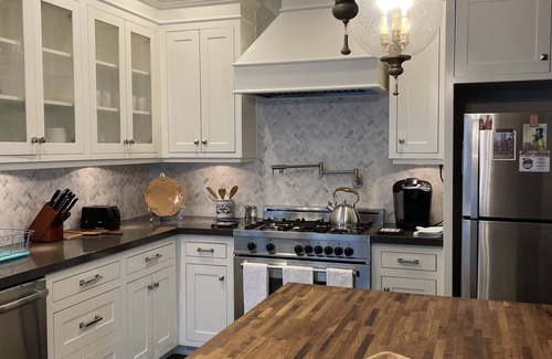 Chico Casa | Bidwell Bijou: Luxurious home 1 block from Bidwell Park & Downtown.