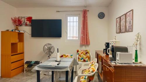 Vitry-sur-Seine Apartamento | Bienvenue à PARIS - Appartement confortable, grande terrasse privée au calme, parking gratuit