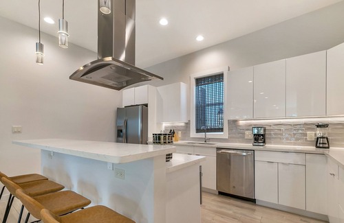 Mid-City Condominio | Bienville Inviting 4 Bedroom near City Amenities