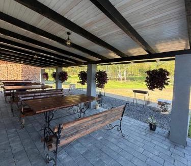 Nyzhnje Selyshche Hotel | Bier House